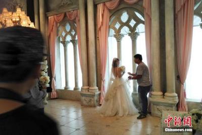 【圖刊】探訪婚紗攝影工廠